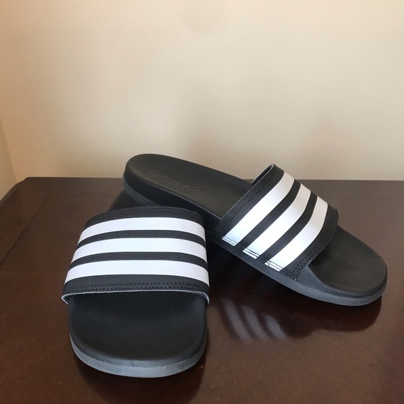 Adidas ADILETTE SLIDES Size 5 - Picture 3 of 8